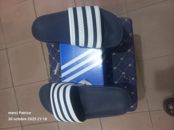 Claquettes confortables rayées