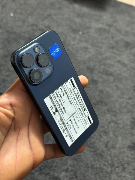 iPhone 15 pro casi neuf