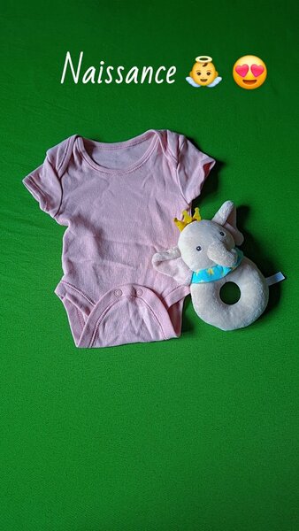 Body bébé rose doux