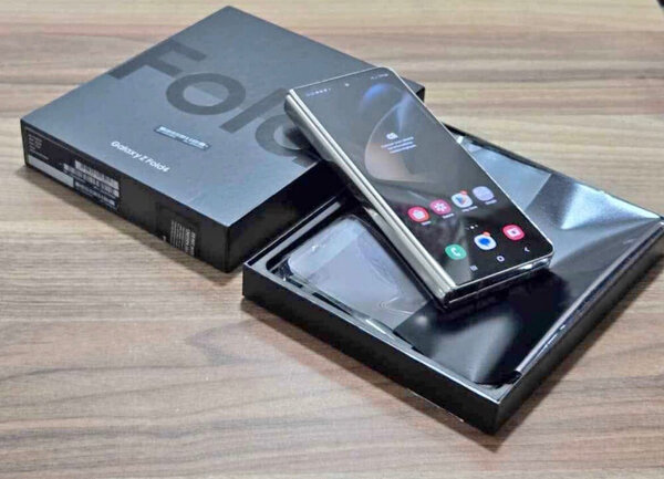 Samsung Galaxy Z Fold4 Smartphone
