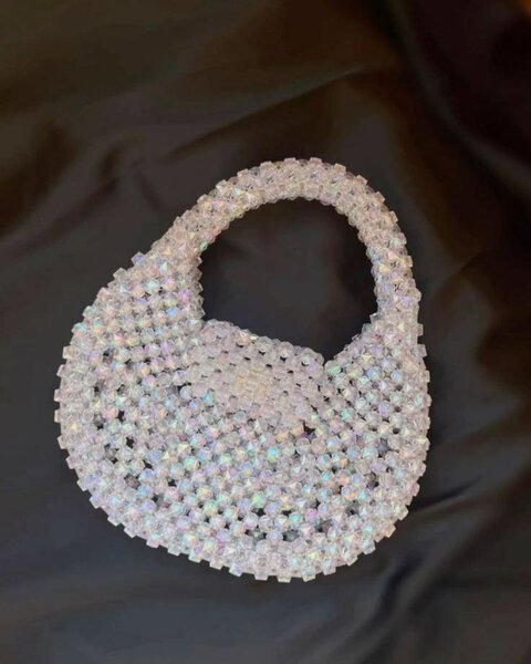 Sac à main perlé élégant