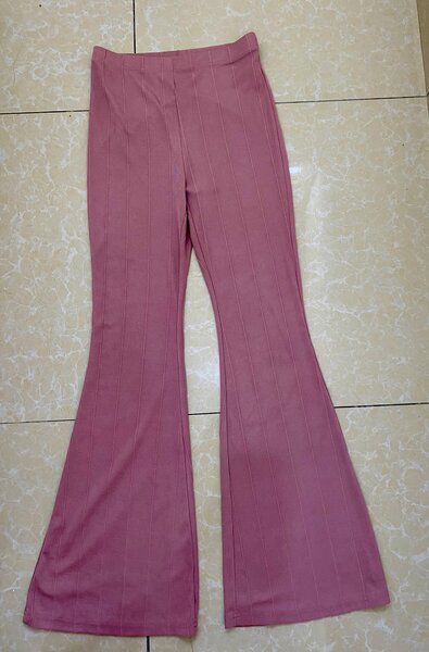 Pantalon évasé rose tendance