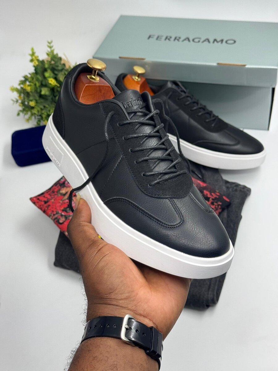 TIMBERLAND BLACK AND WHITE