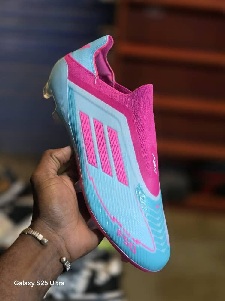 Chaussures de Foot Légeres