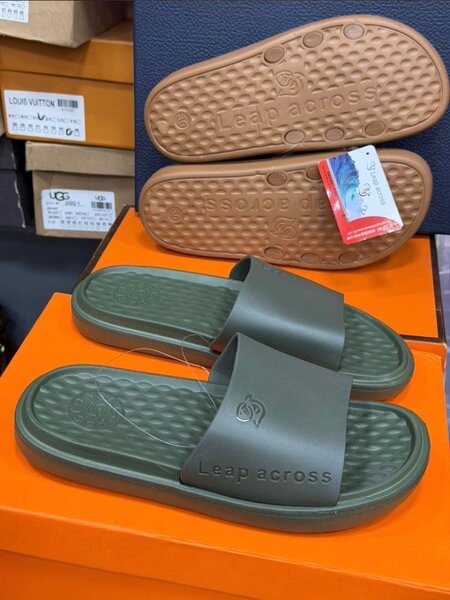 Claquettes confortables unisexes