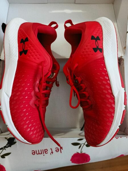 Baskets de sport rouges tendance