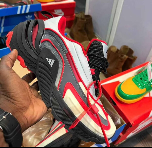 Baskets mode rouge et noir