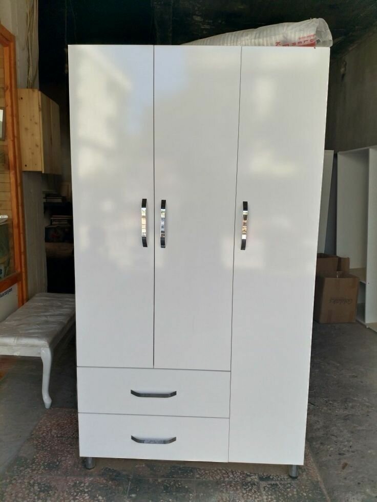 Armoire blanche 3 portes