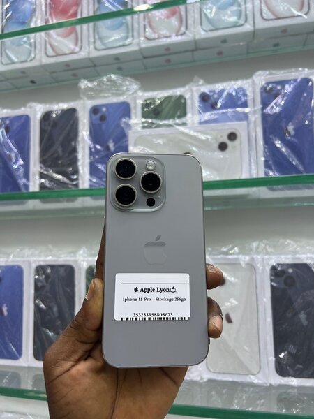 iPhone 15Pro 256Giga quasi neuf