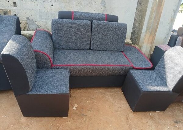 Canapé d'angle gris avec ottomans