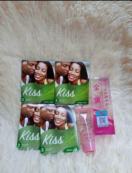 1 lubrifiant (12 ml) + 12 préservatifs kiss