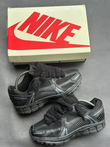 NIKE ZOOM VOMERO