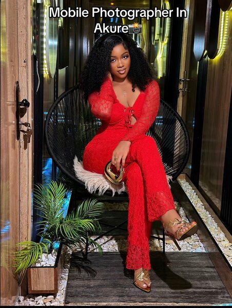 Combinaison en dentelle rouge élégante