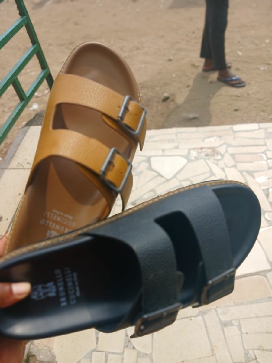 Sandales en cuir double boucle