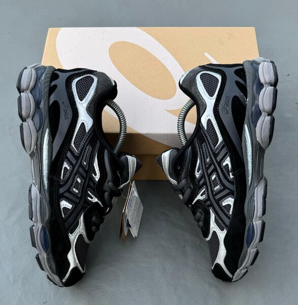 Chaussures de course ASICS noires