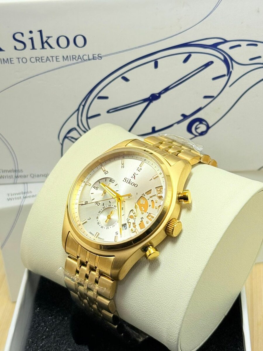 Montre chronographe dorée élégante