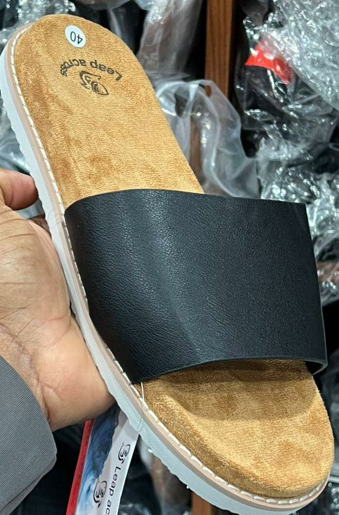 Sandales en daim beige