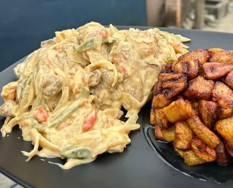 Poulet Mayo , alloco et atieke