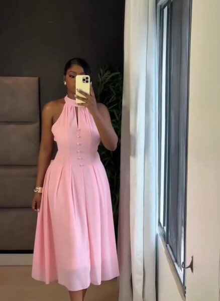 Robe rose élégante sans manches