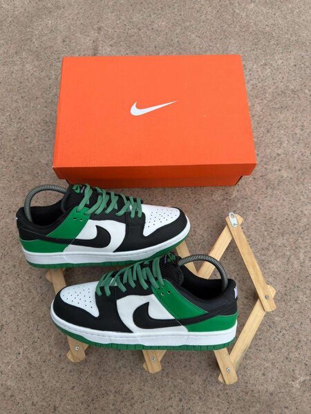 Baskets Nike Vert Noir