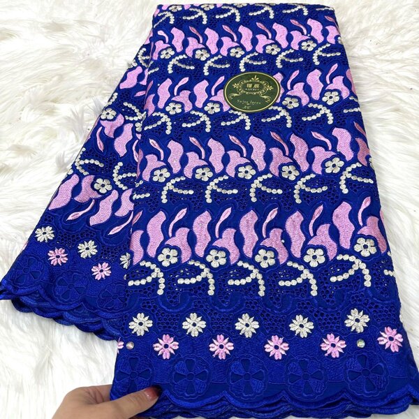 Tissu brodé en dentelle colorée