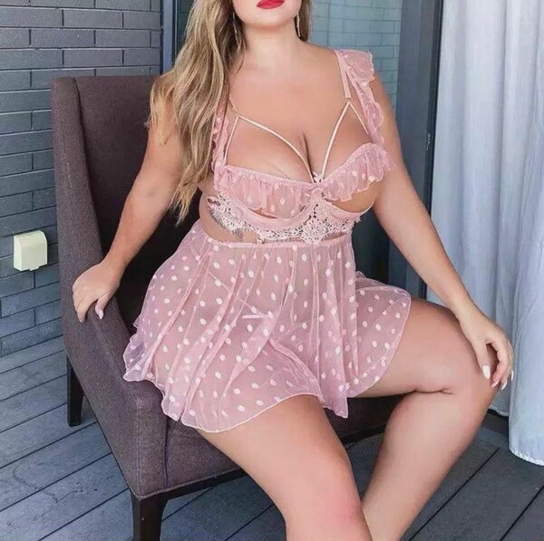 Lingerie en dentelle rose