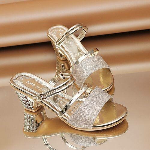 Sandales à talons dorées chic