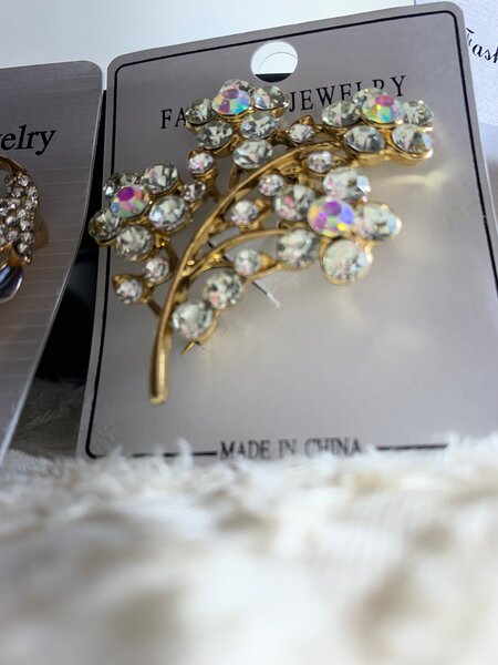 Broche dorée bijoux