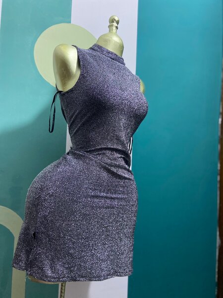 Robe scintillante sans manches