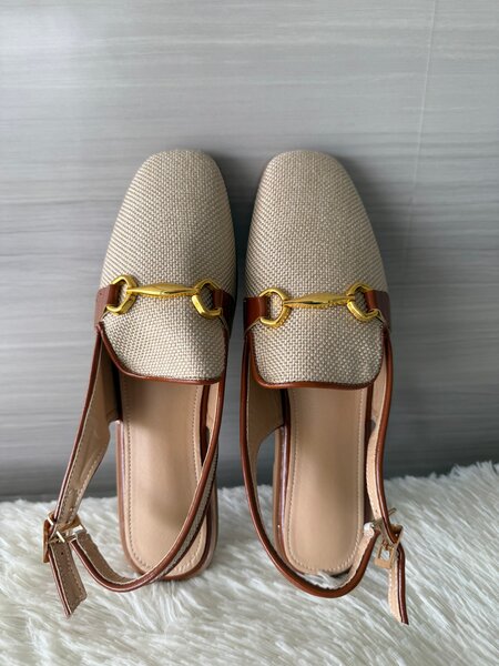 Sandales à talons compensés en toile beige