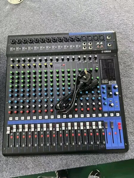 Table de mixage Yamaha professionnelle