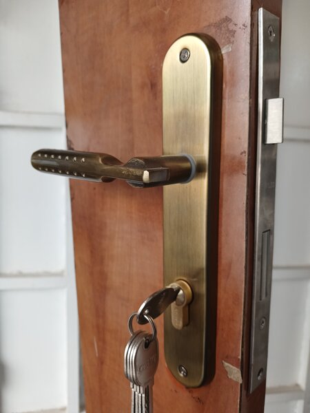 Serrure de porte moderne