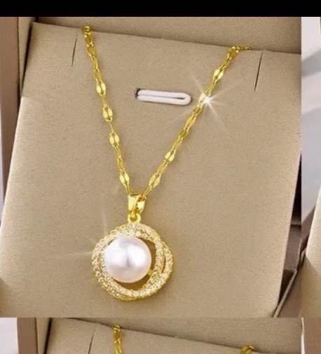 Pearls Locket Necklace