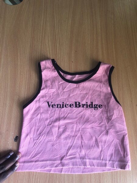 Ensemble de trois vêtements féminins