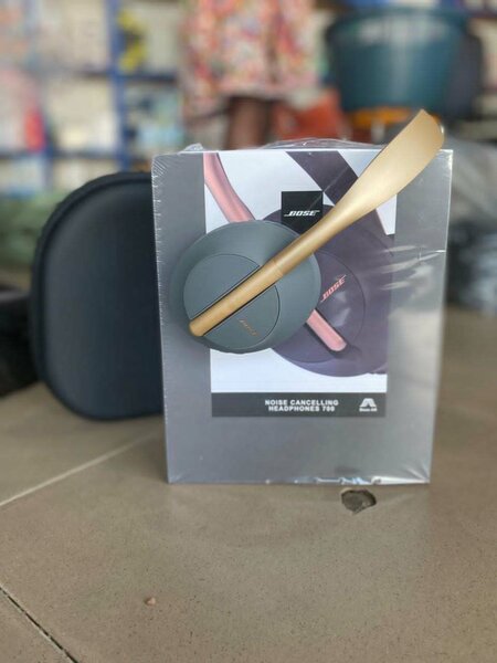 Bose 700 headset