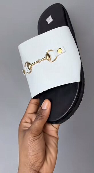 SANDALE ÉLÉGANTE POUR TOUS !