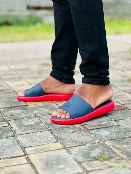 Claquettes confort homme