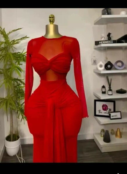 Robe rouge transparente élégante pour femmes