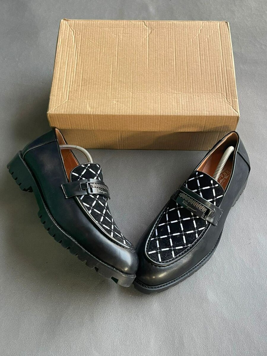 Mocassins noir en cuir élégant