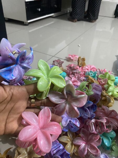 Pinces à cheveux fleuries