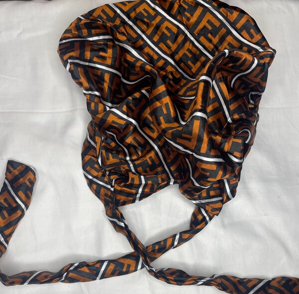 Foulard en soie imprimé élégant