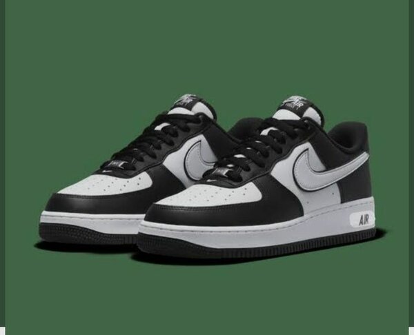 Sneakers noirs et blancs