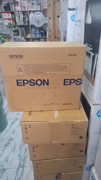 Projecteur Epson EB-E01