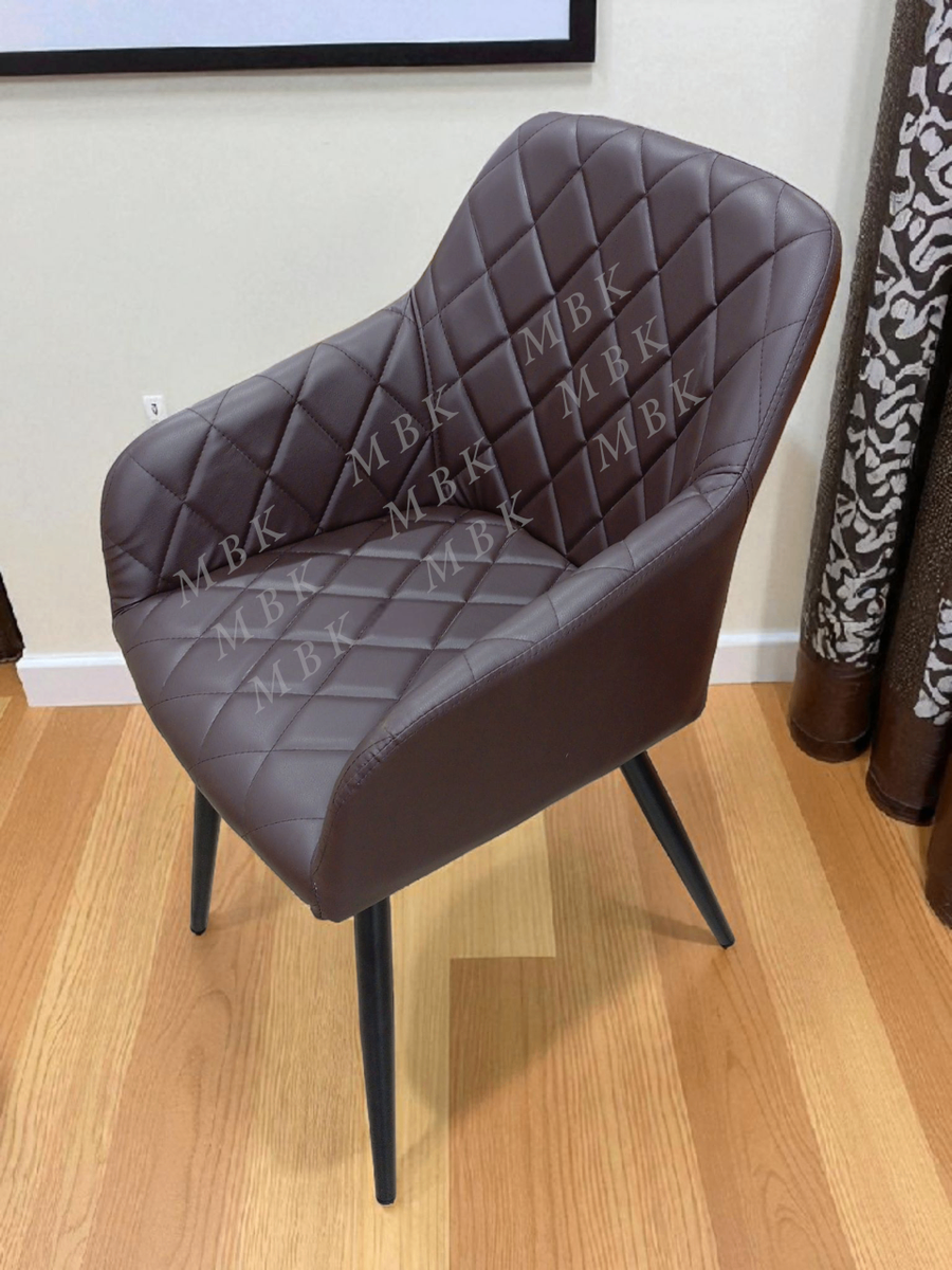 Chaise en cuir marron élégante