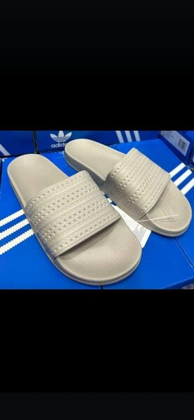 Sandales adidas tendance