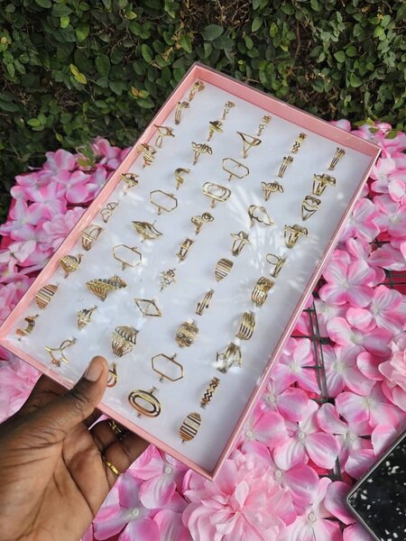 Ensemble de 50 créoles en or