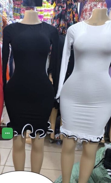 Robe moulante noir et blanc