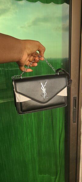 Sac bandoulière élégant noir