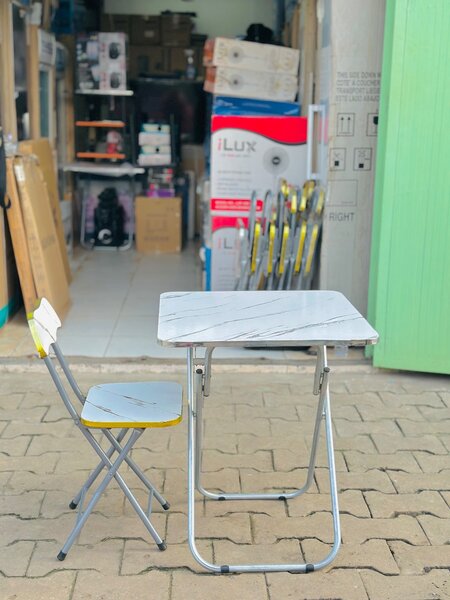 Table pliante avec chaise