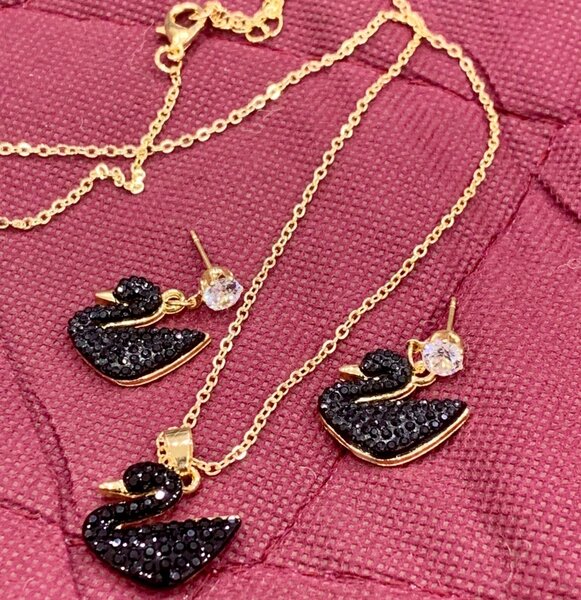 Swan Pendant with Earrings